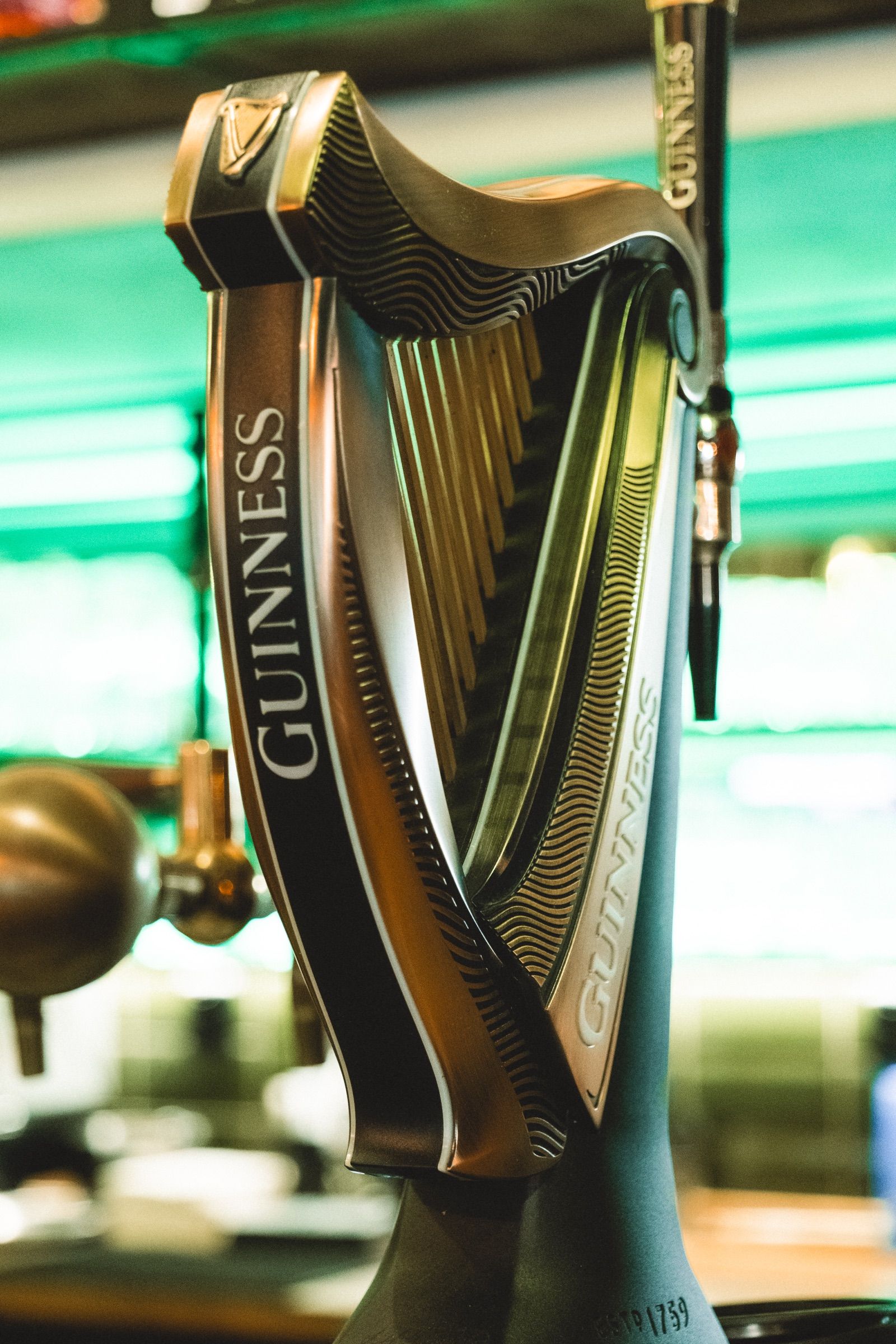 Výčepní harfa Guinness na baru