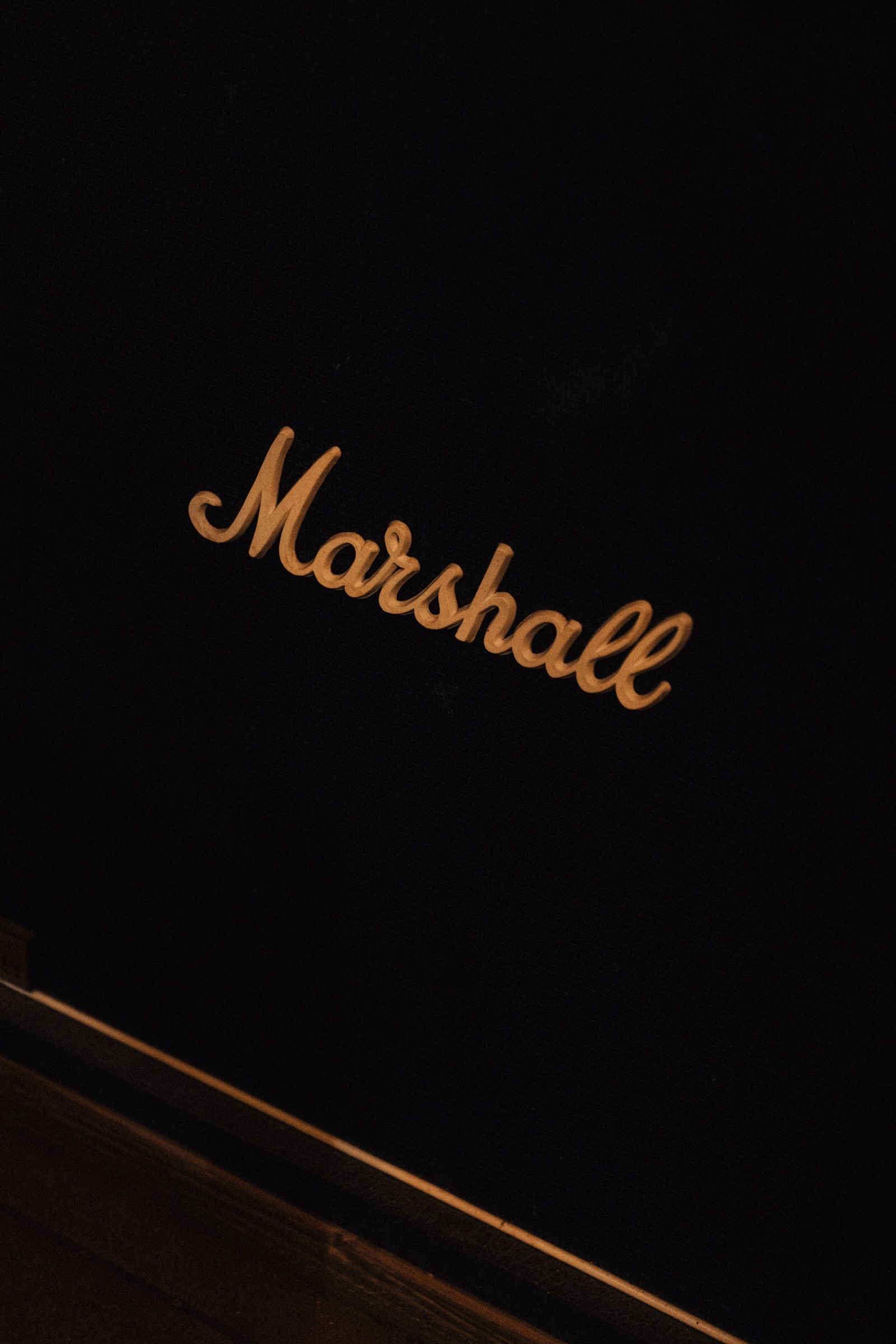 Detail loga Marshall na reproboxu