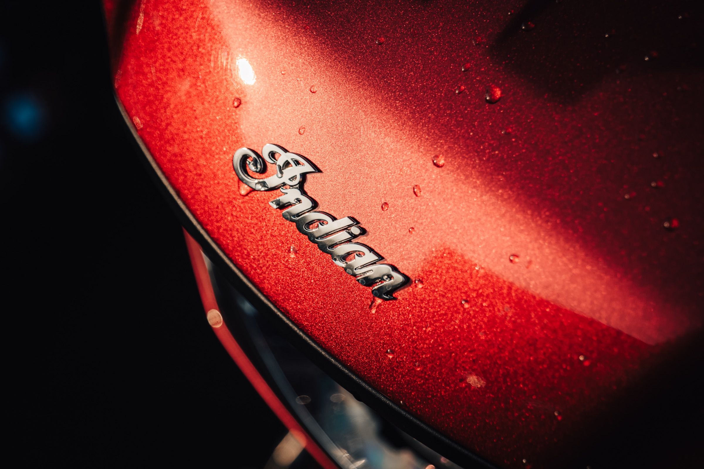 Detail červené nádrže motocyklu